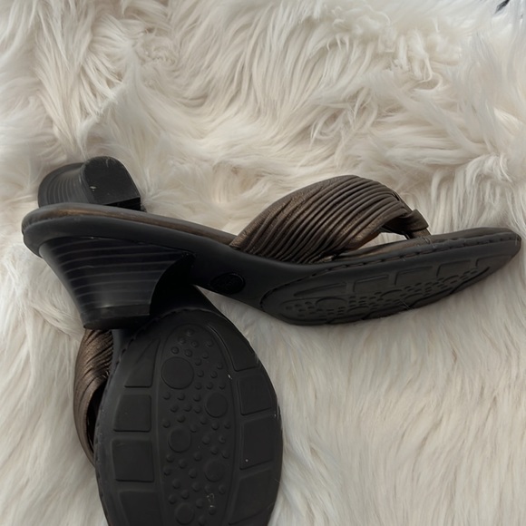 🎉SALE🎉Euro soft Bronze Sandal by Sofft - Picture 8 of 8